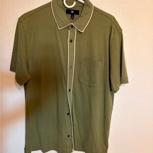 Banana Republic Men's Khaki Green Button-Down Shirt
